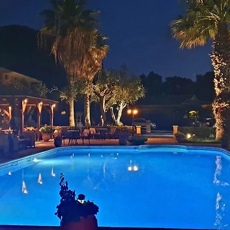 Aparthotel Phivos 4*