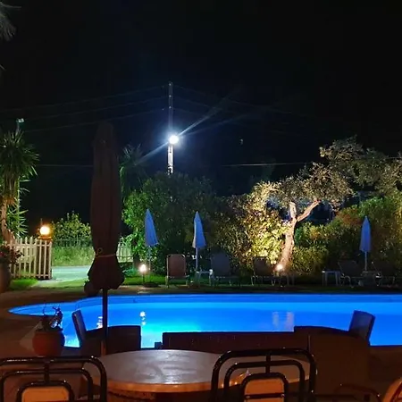 Aparthotel Phivos 4*