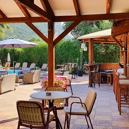 费沃斯酒店 公寓式酒店 4*