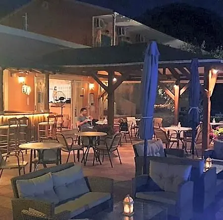 φοίβος Ξενοδοχείο με διαμερίσματα 3*