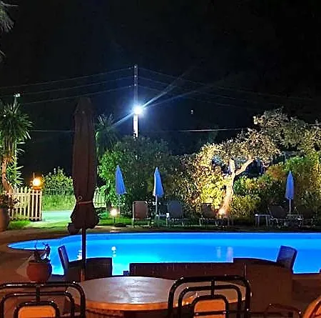 φοίβος Ξενοδοχείο με διαμερίσματα 3*