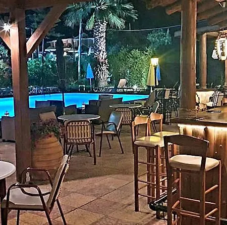 φοίβος Ξενοδοχείο με διαμερίσματα 3*