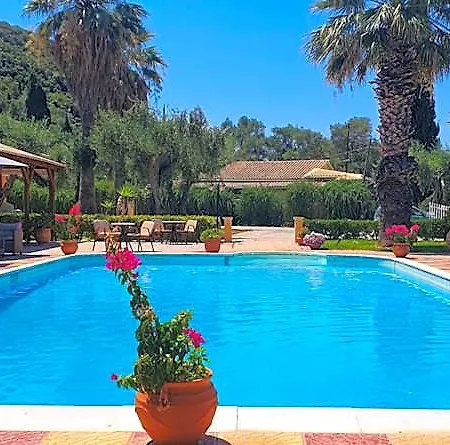 Aparthotel Phivos 3*