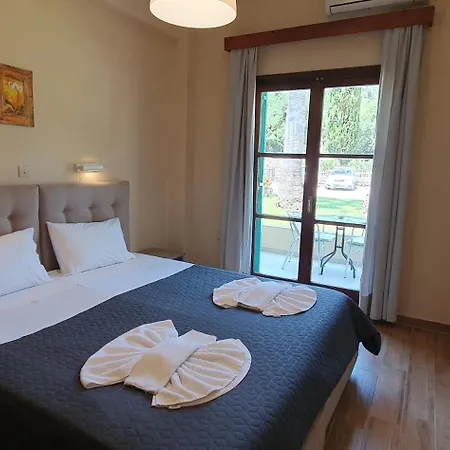 Aparthotel Phivos